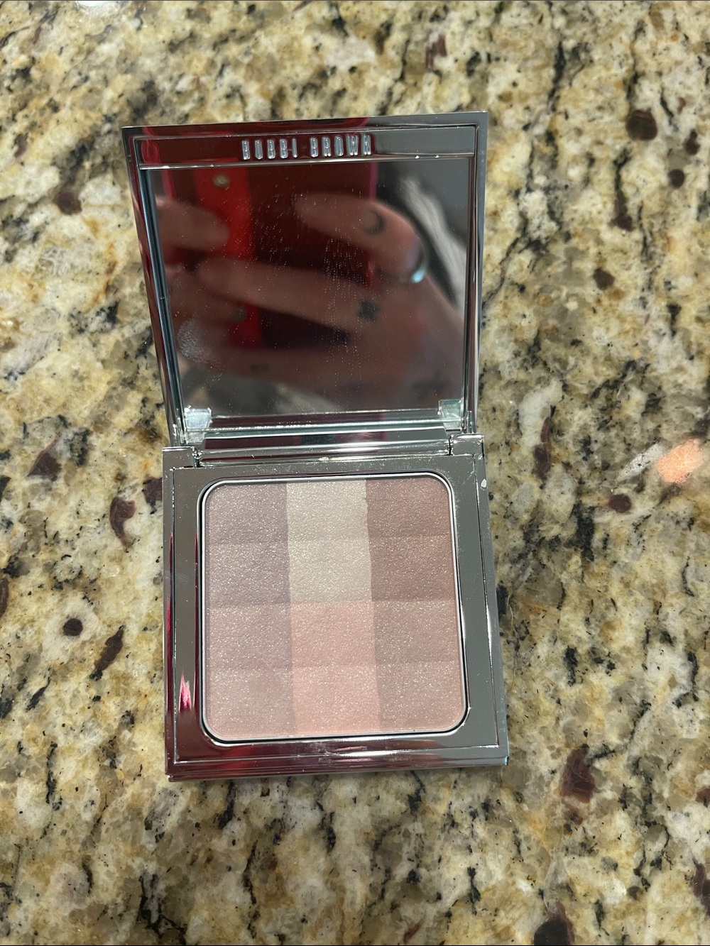 RARE & DISCONTINUED Bobbi Brown Brightening Finishing powder